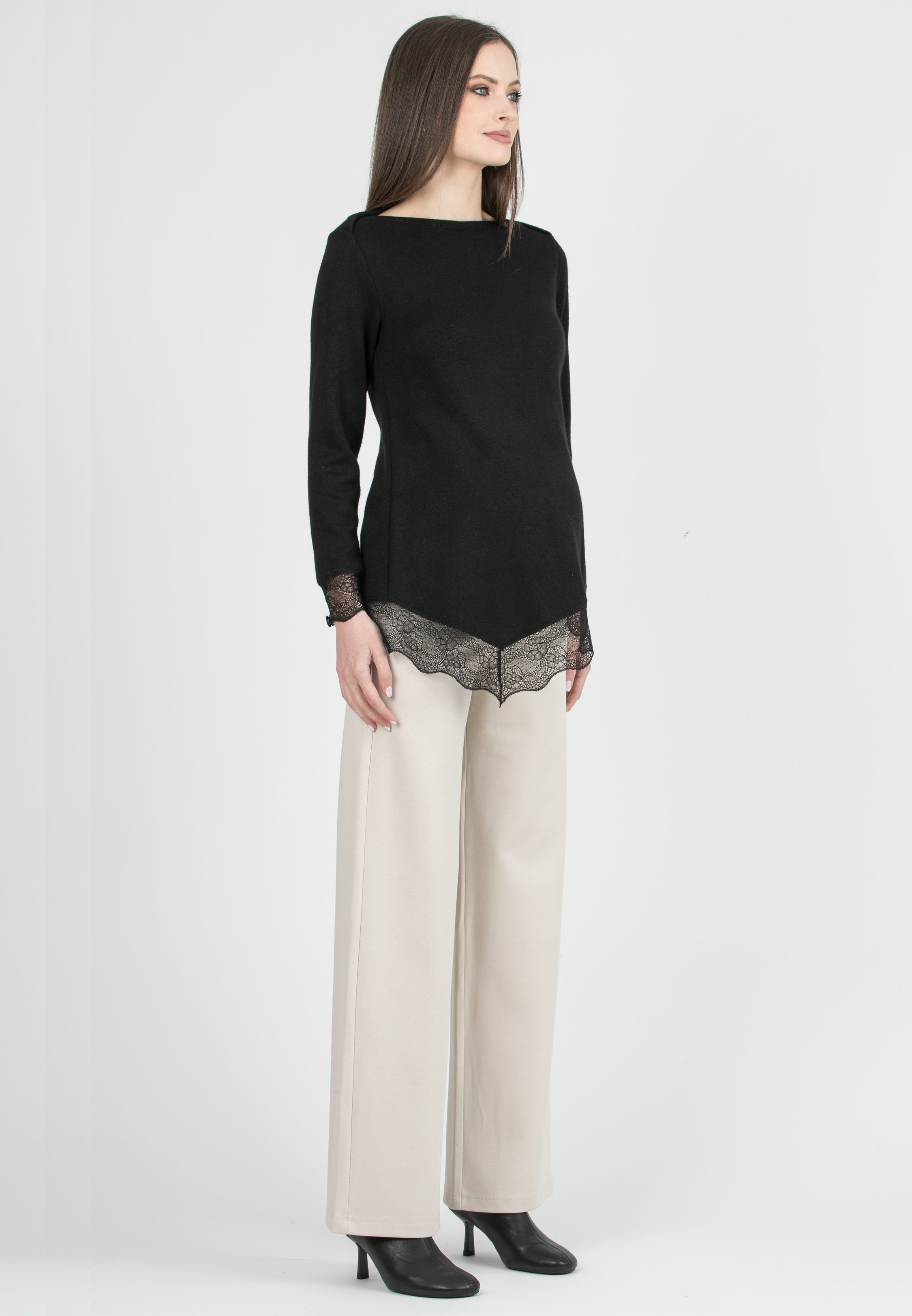 ERIKA - Asymmetric Maternity Top with Lace Details (Nero)