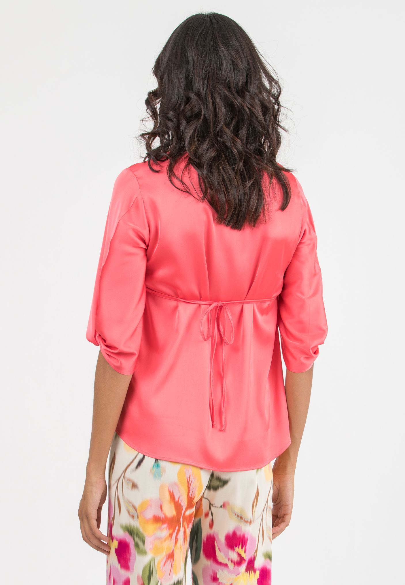 SYDNEY - Blusa Premaman in Raso con Nodo sul Fondo della Manica (Corallo)
