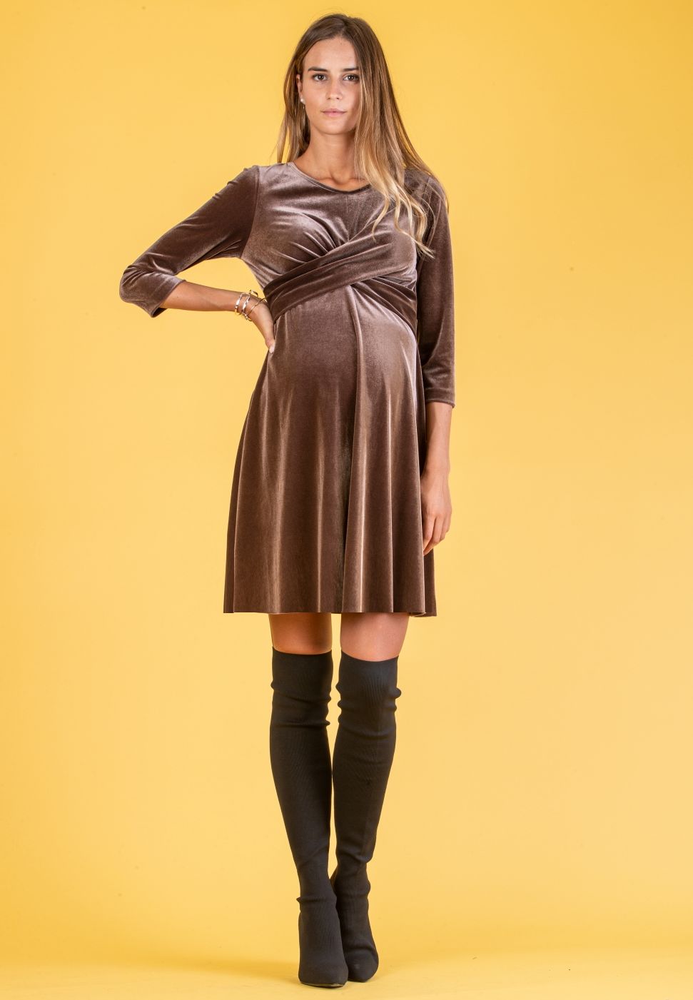 CAROLINE – Maternity Velvet Dress with Front Knot Detail (Caramello)