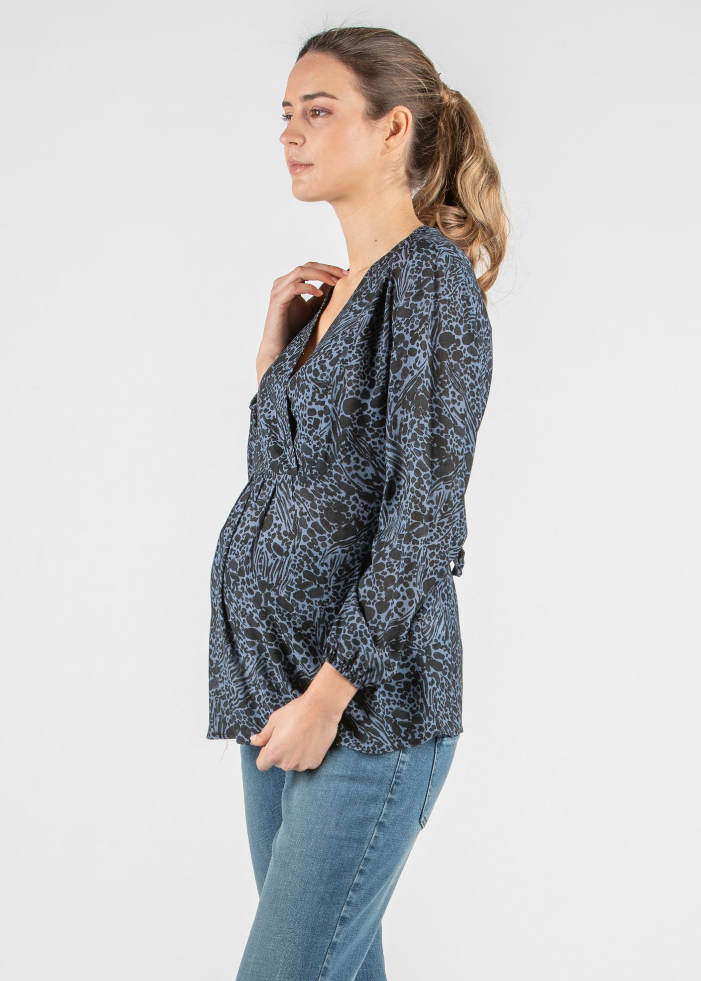Printed Maternity & Nursing Blouse in Crepe with Crossover Neckline and String (Denim, XS)