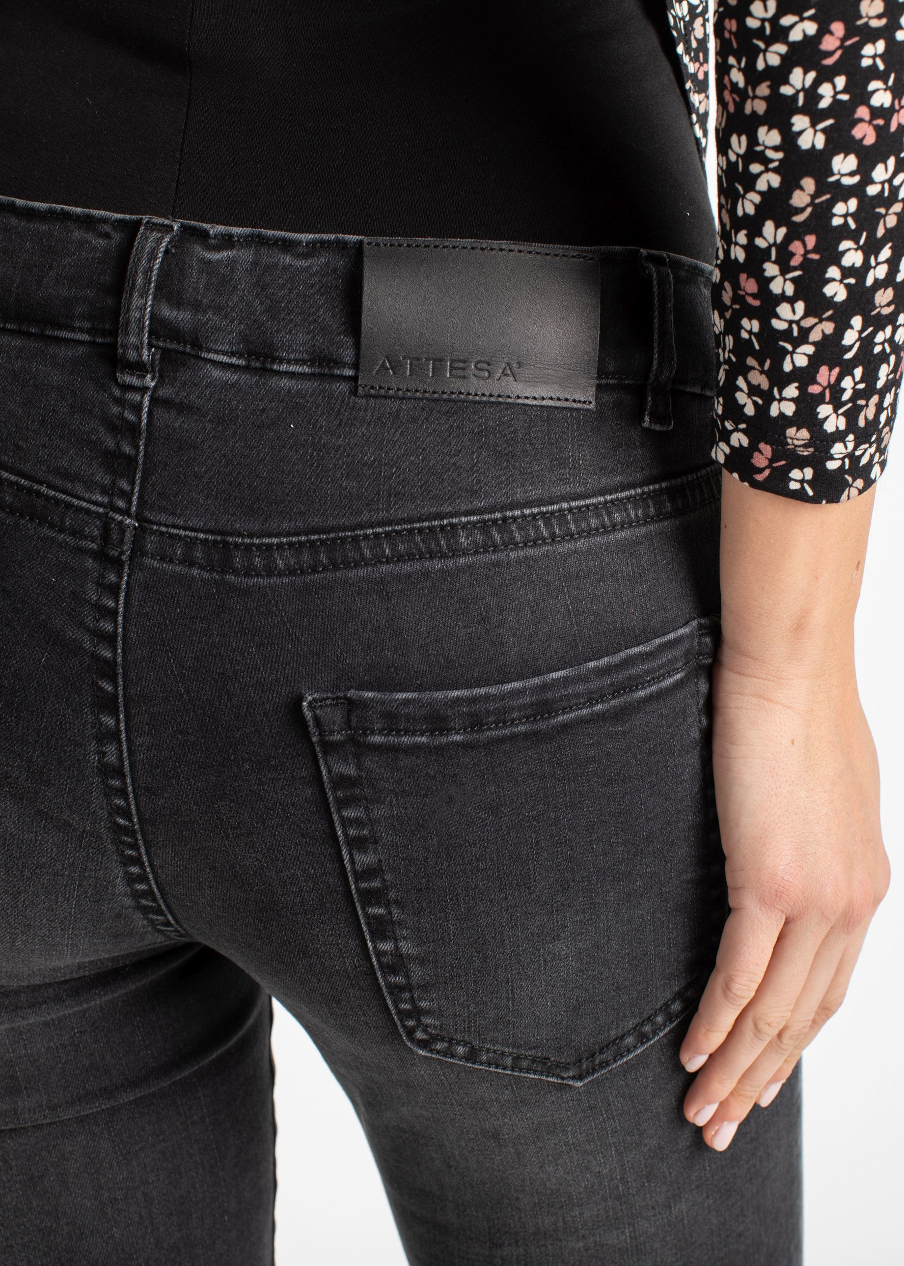 OLIMPIA BLACK - Super-Stretch Maternity Jeans with Black Wash (Black, XS)