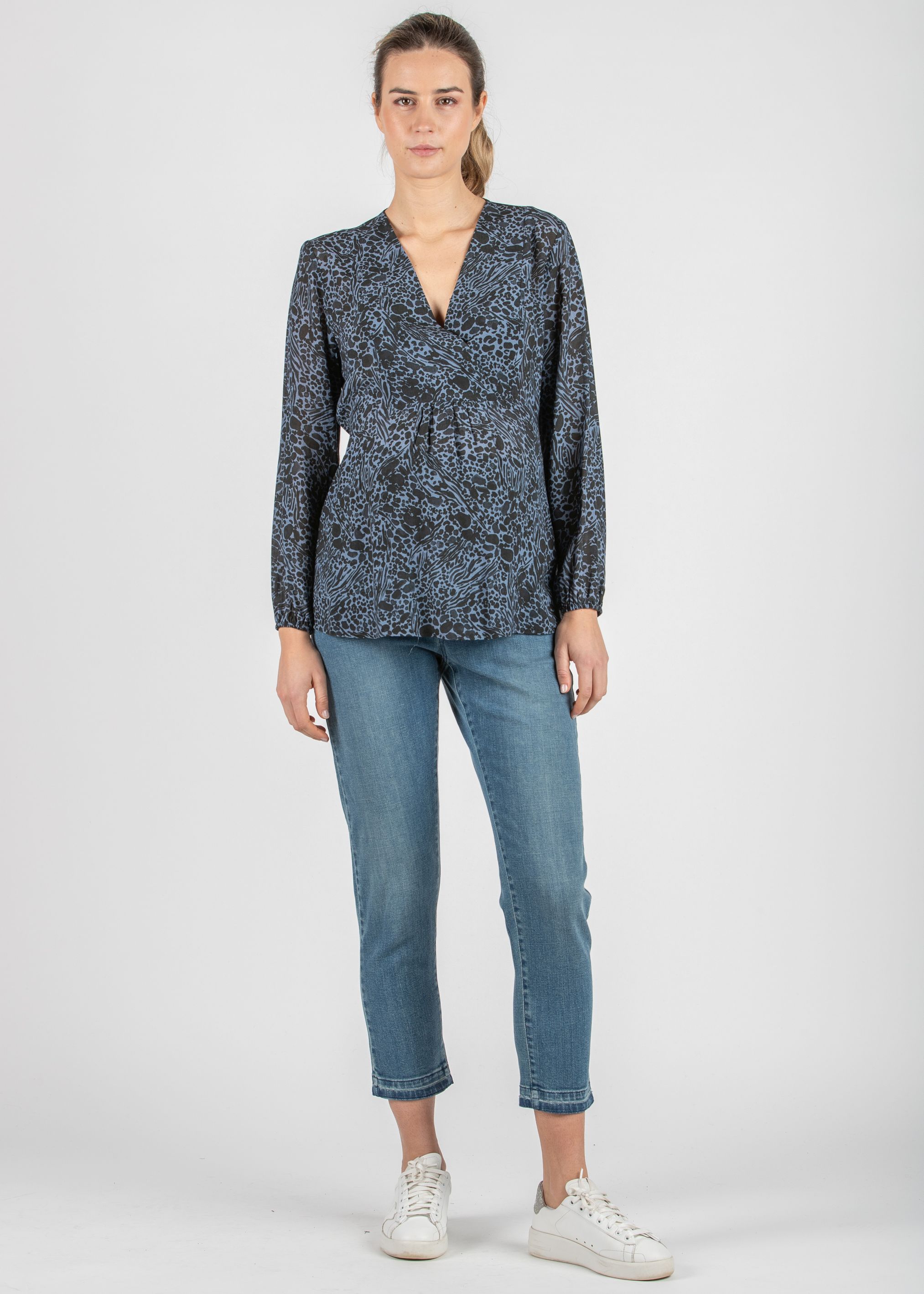 Printed Maternity & Nursing Blouse in Crepe with Crossover Neckline and String (Denim, XS)