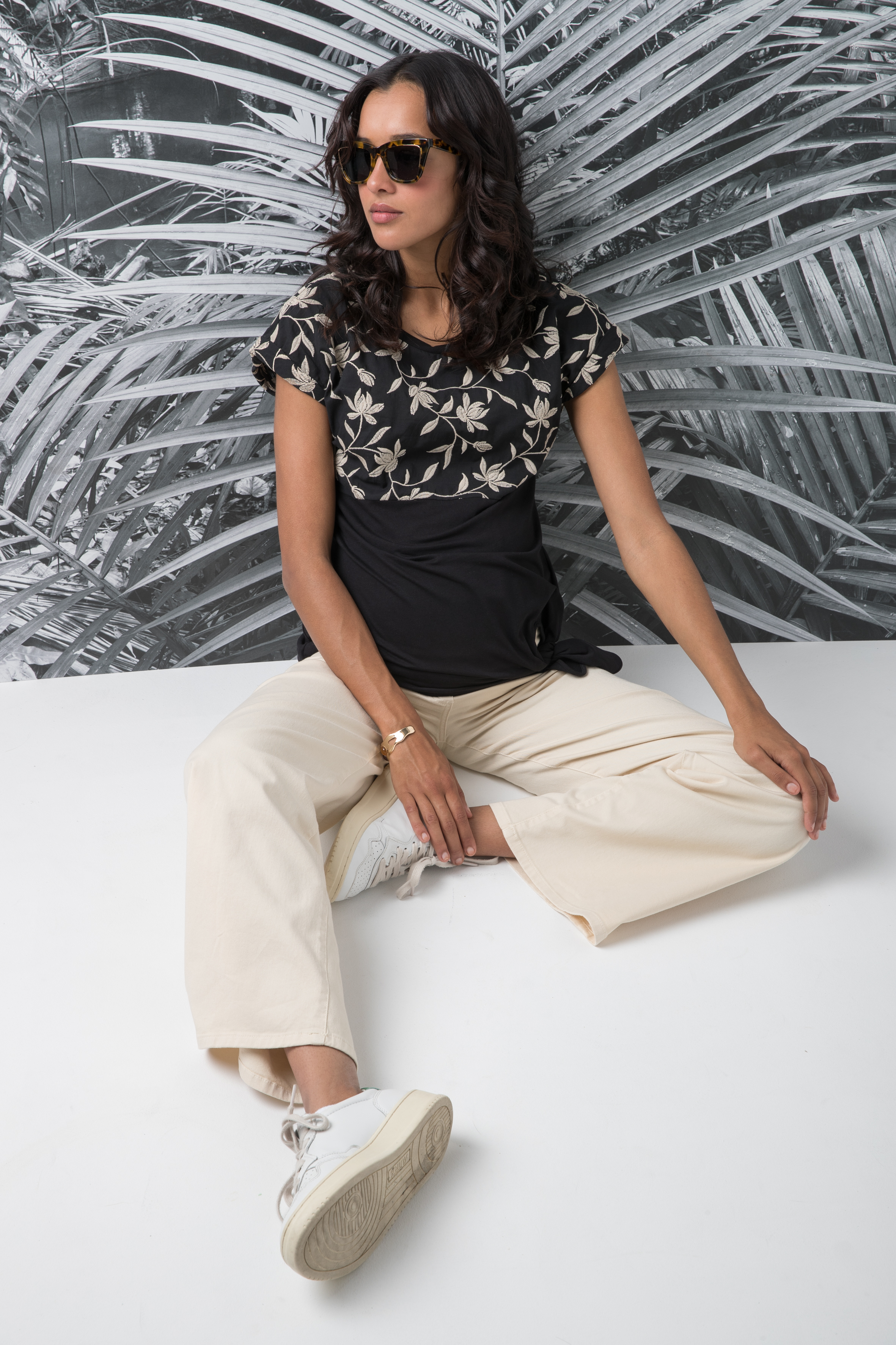 YVONNE – Maternity Blouse in Embroidered Cotton (Nero)