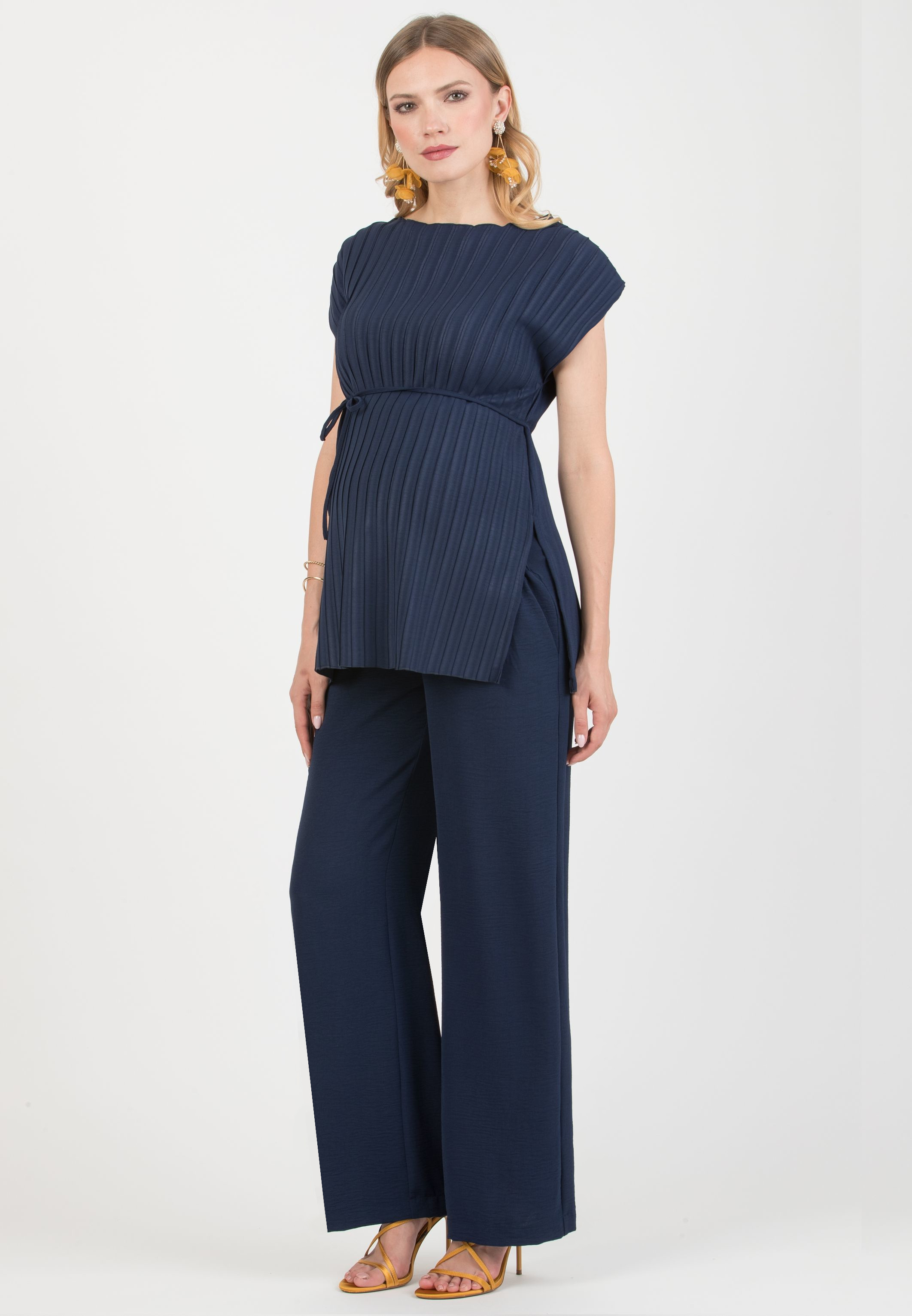 AURELIA M – Pleated Crepe Maternity Top with Boat Neckline and Belt (Blu)