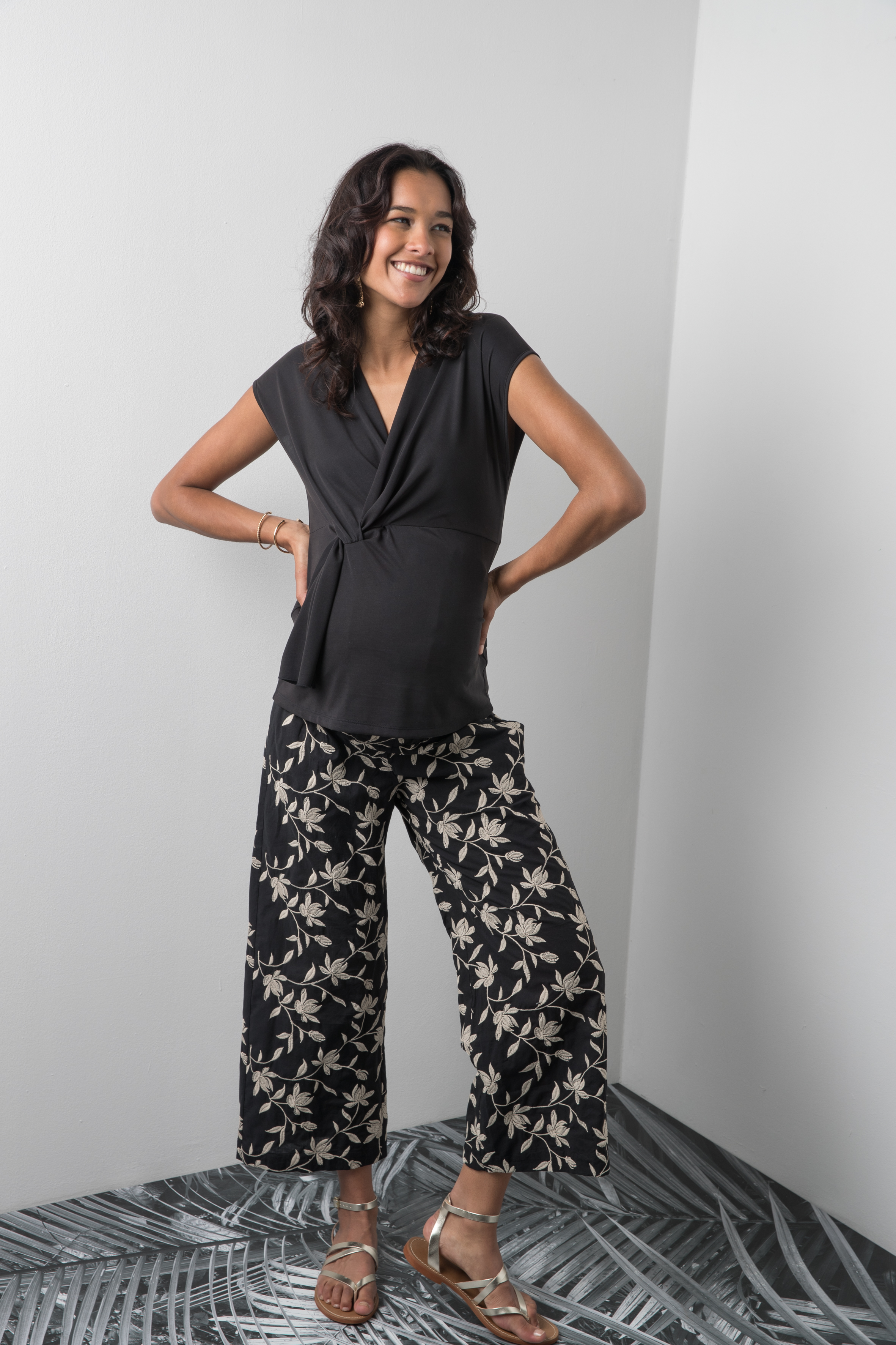 LOUISE - Maternity & Nursing Blouse in Modal (Nero)