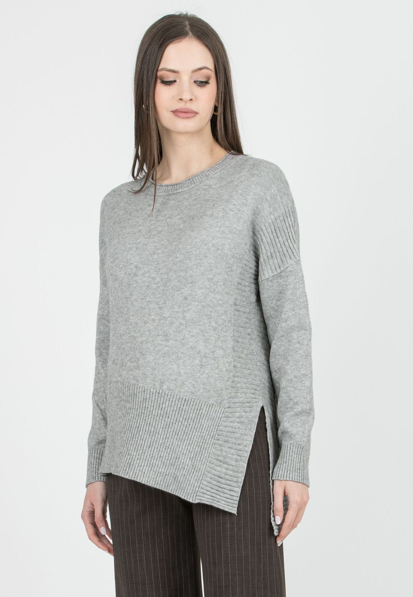 BRANDY - Maternity Wool Blend Sweater with Asymmetric Hem (Grigio Chiaro)