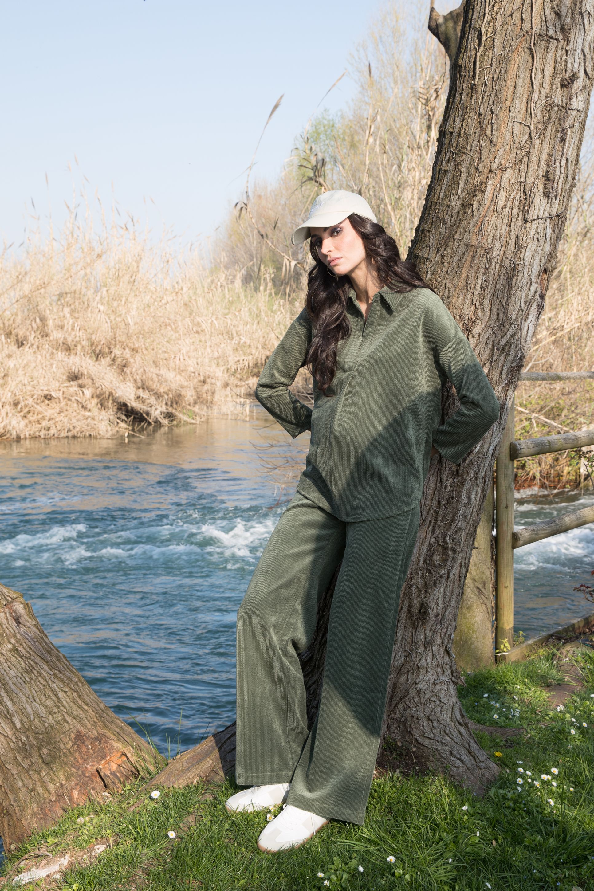 OLIVIA V - Camicia Over Premaman in Velluto a Coste Larghe (Verde Kaki)