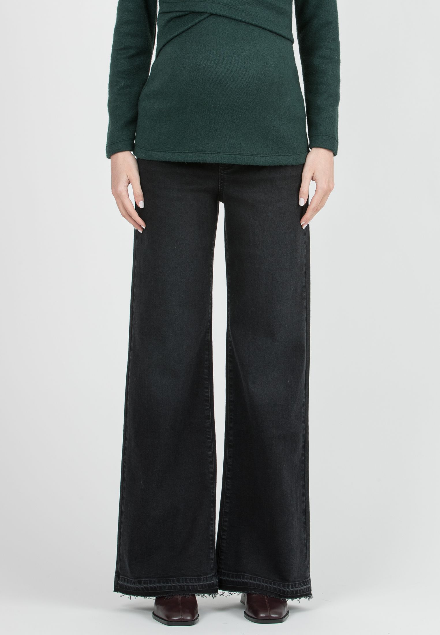 NOAH - Wide Leg Maternity Jeans in Black Denim with Fringed Hem (Nero)