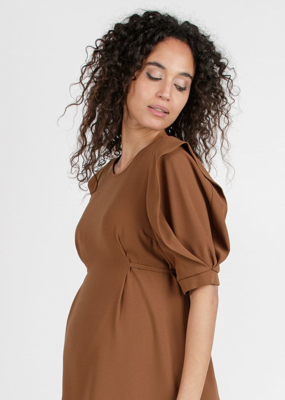 SAMANTHA - Maternity Dress with Petal Sleeves (Caramello, XS)