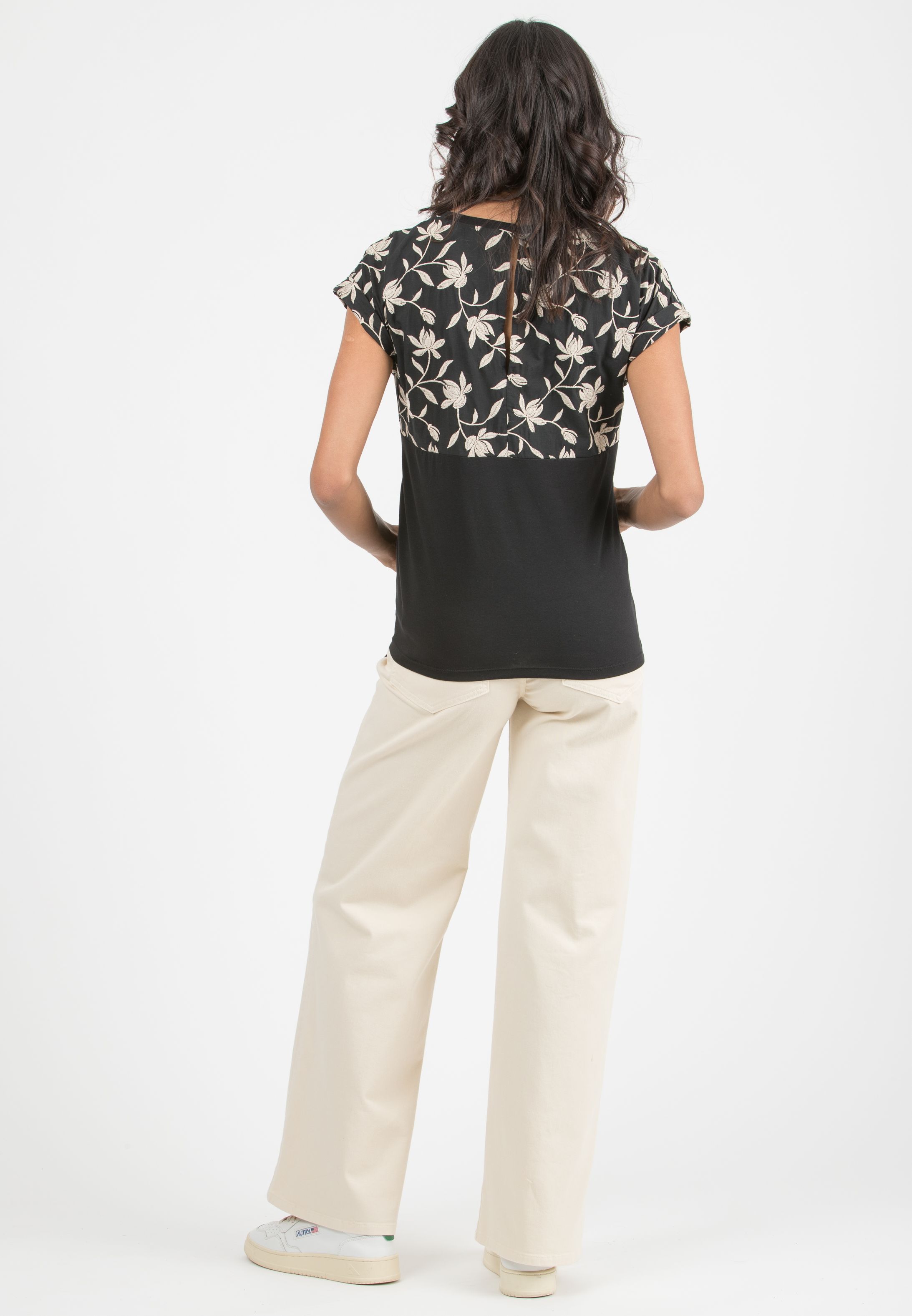 YVONNE – Maternity Blouse in Embroidered Cotton (Nero)