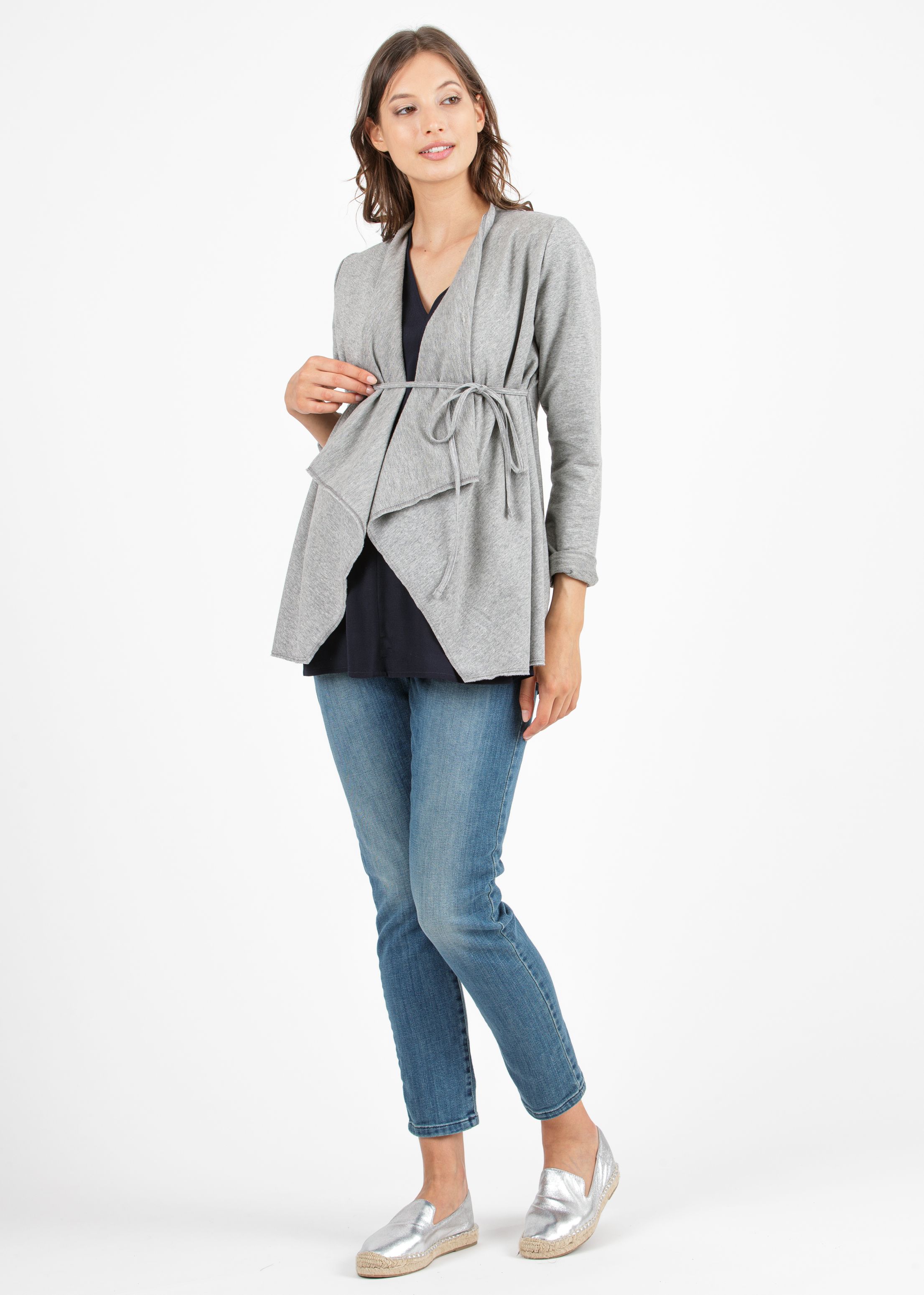 DEMI - Cropped Mom Fit Maternity Jeans in Heavy Denim (Blu)