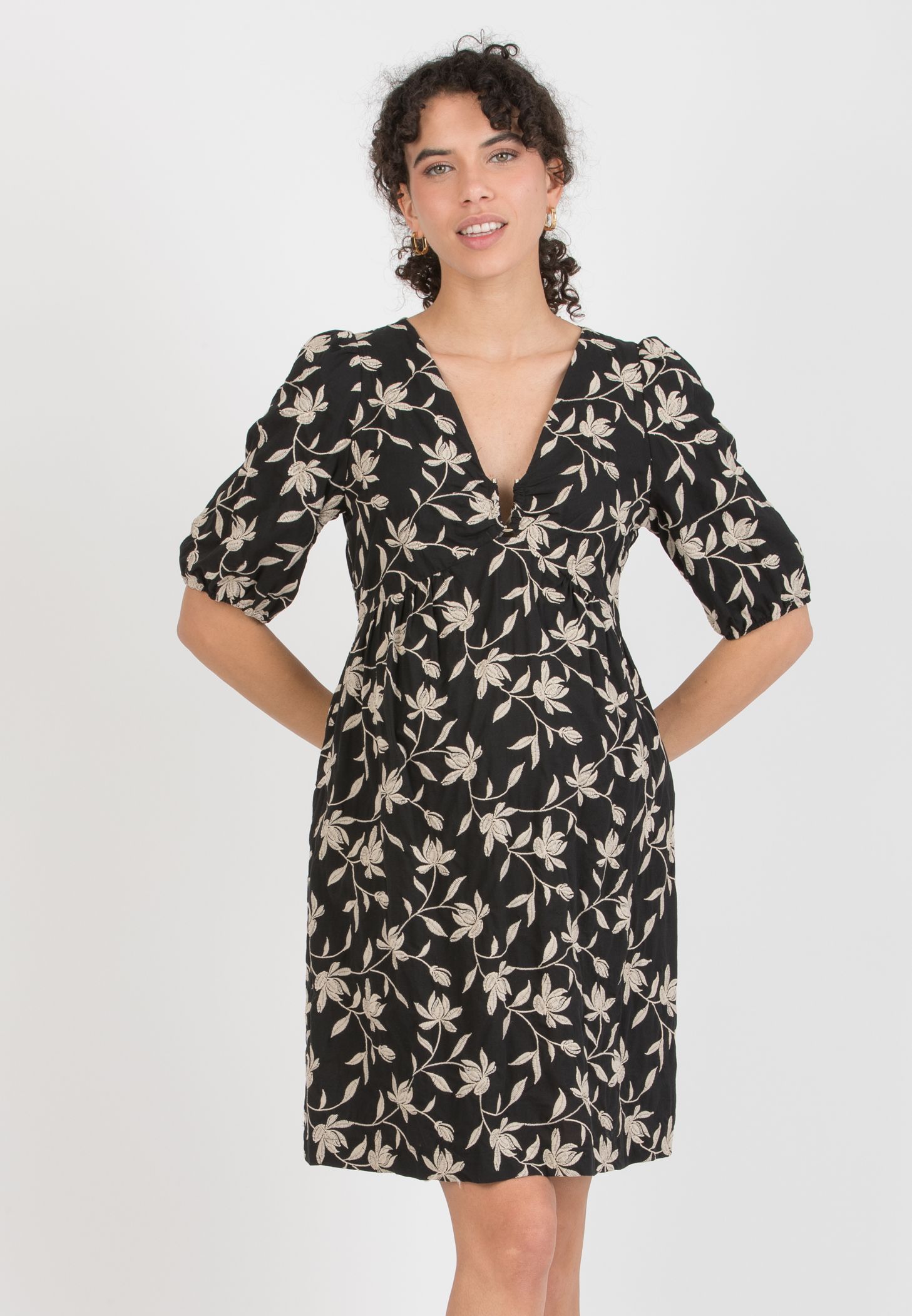 ELISABETTA – Maternity & Nursing Dress in Embroidered Cotton (Black, XS)