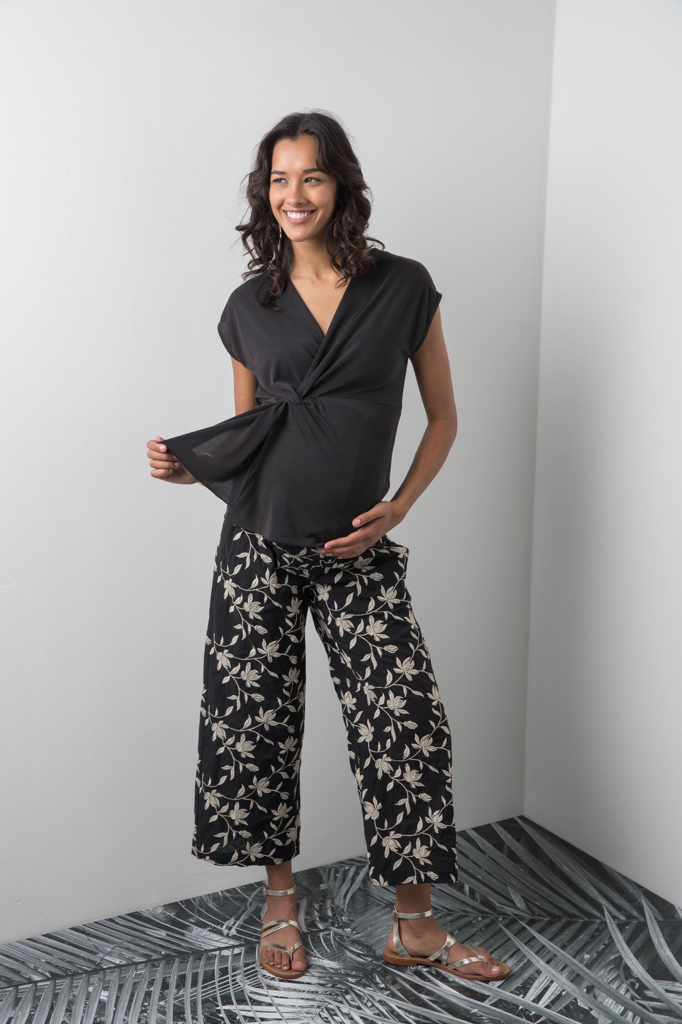 LOUISE - Maternity & Nursing Blouse in Modal (Nero)