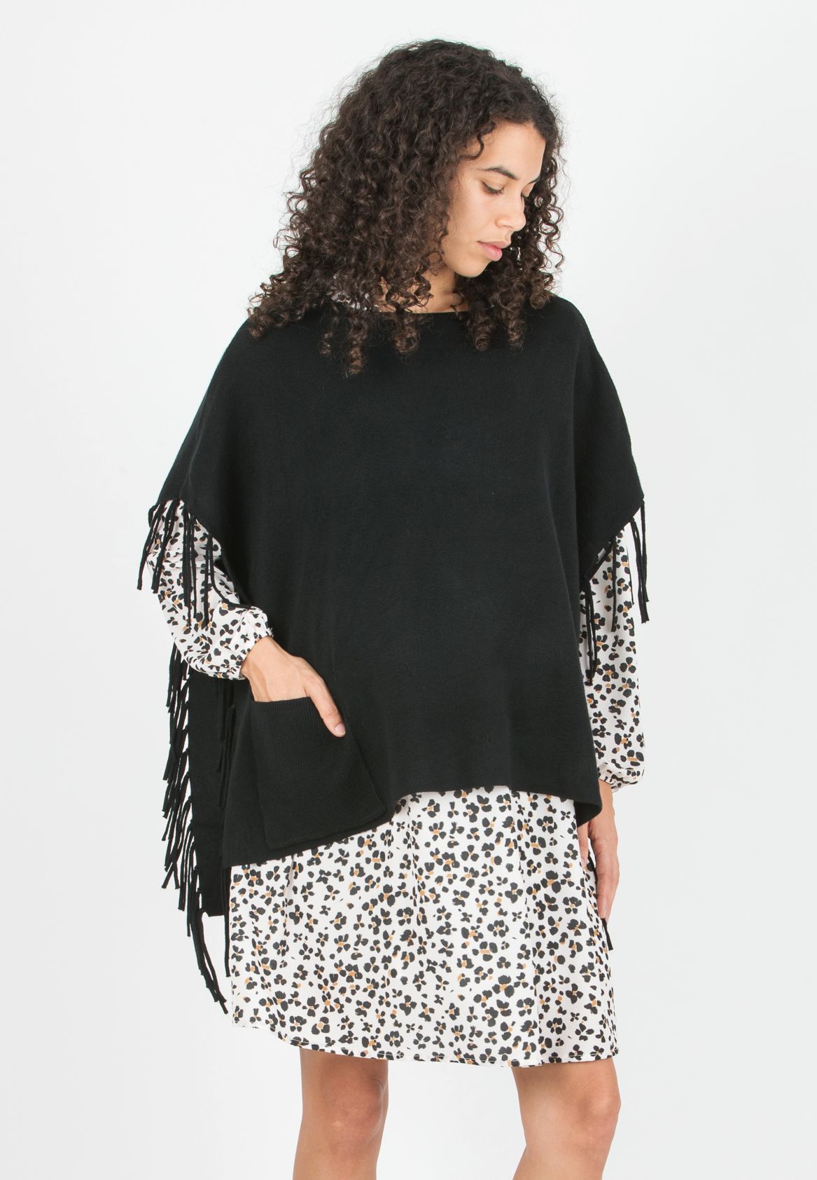 NICOLE - Fringed Maternity Cape (Nero)
