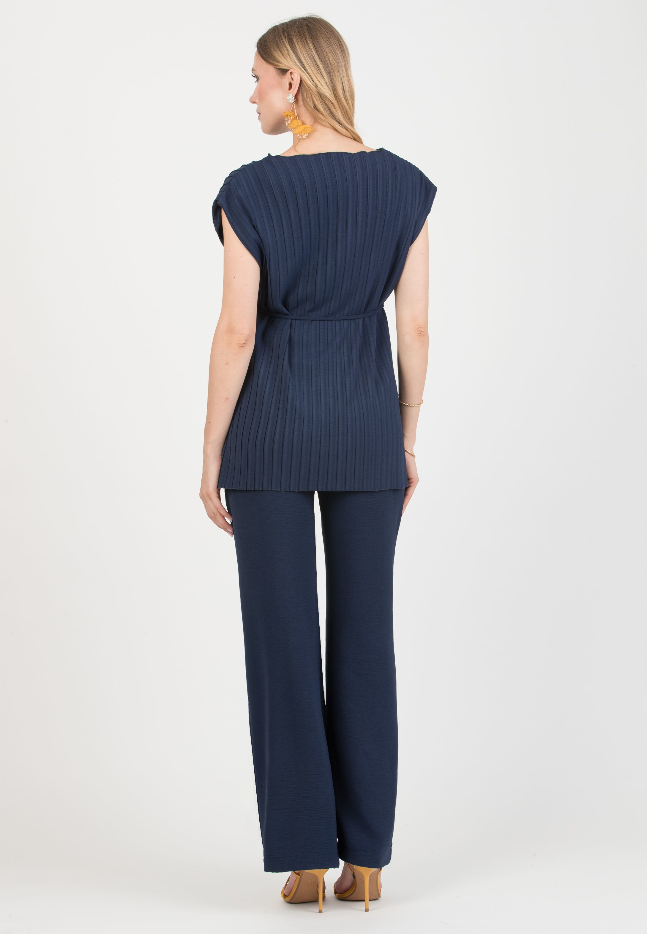 AURELIA M – Pleated Crepe Maternity Top with Boat Neckline and Belt (Blu)