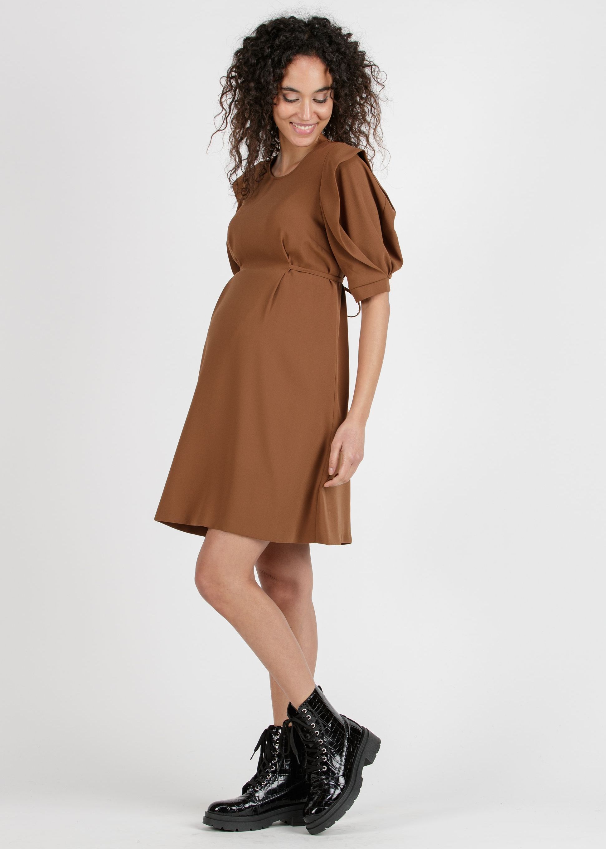 SAMANTHA - Maternity Dress with Petal Sleeves (Caramello, XS)