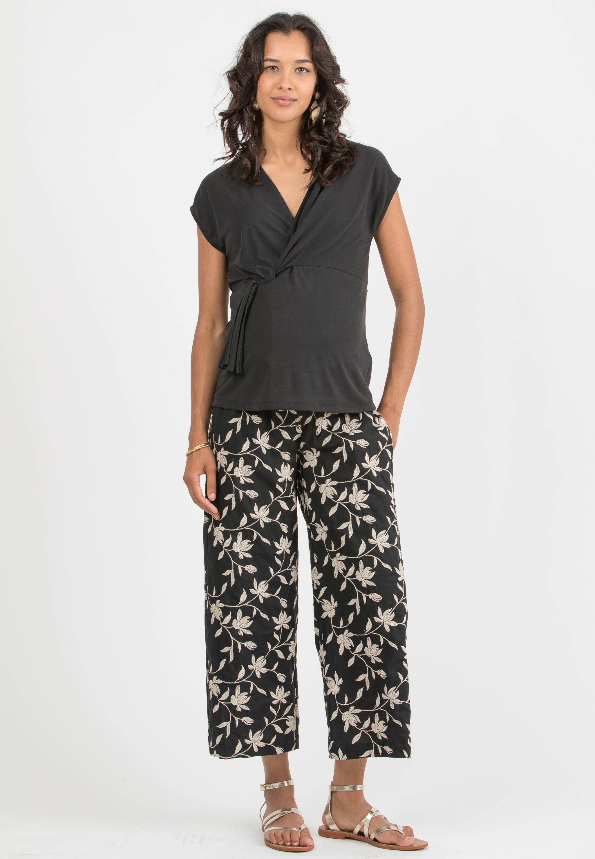 LOUISE - Maternity & Nursing Blouse in Modal (Nero)