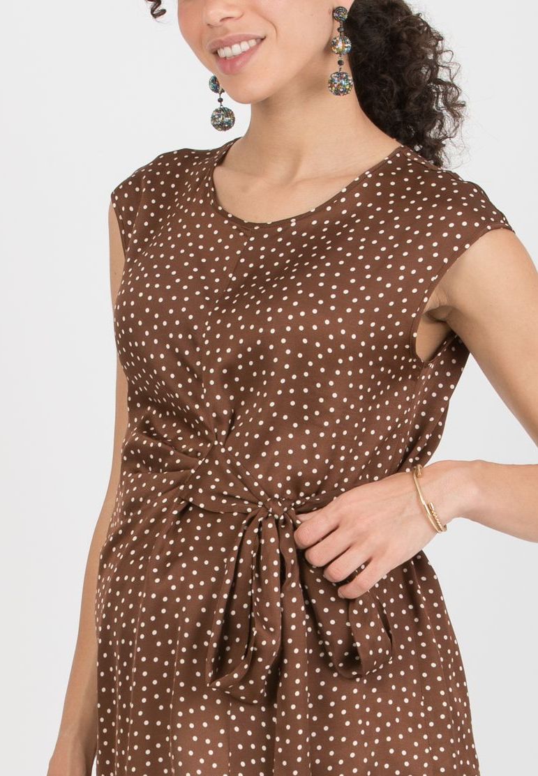 VERONICA - Maternity Satin Polka Dot Dress with Adjustable Tie (Marrone)