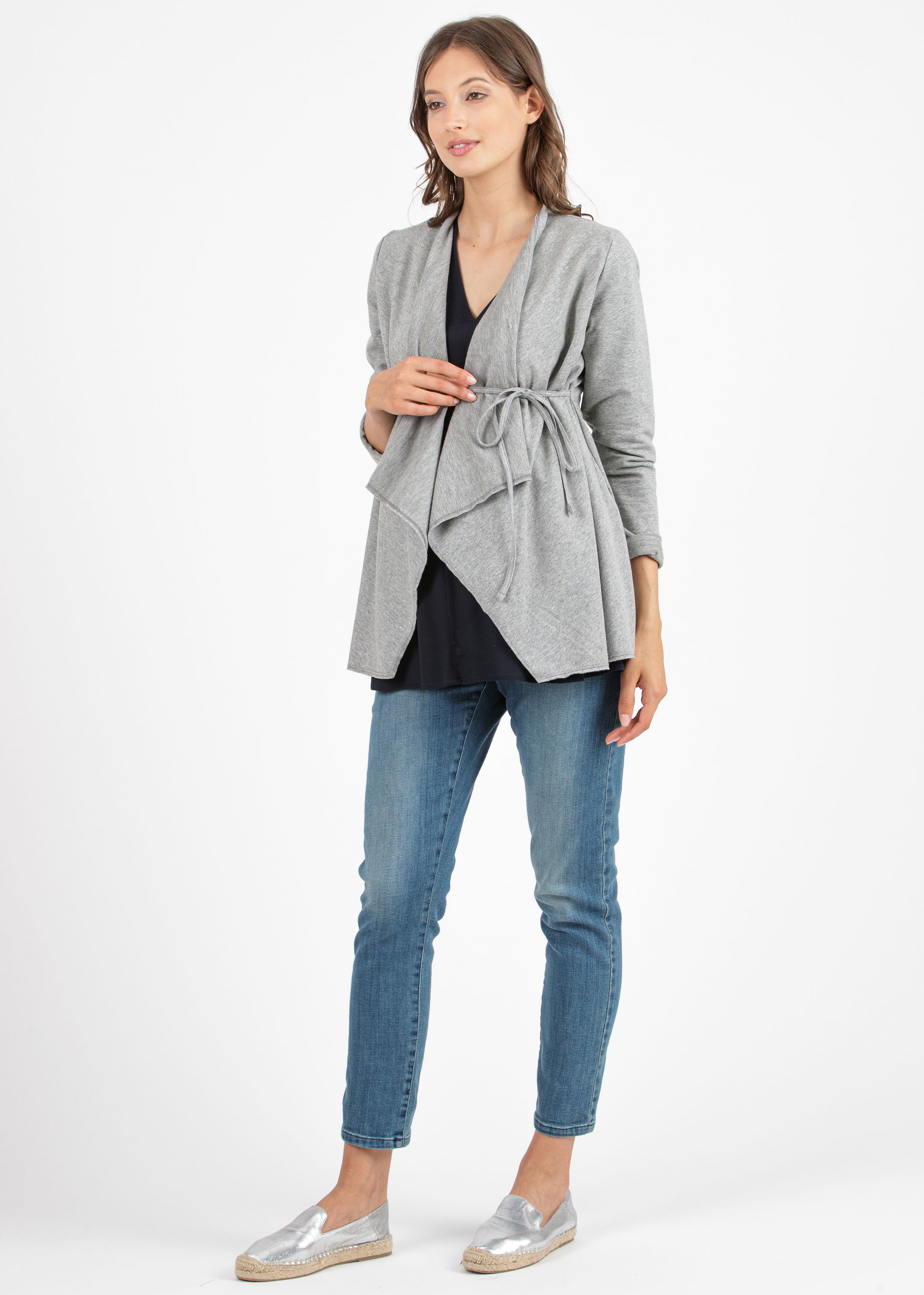 DEMI - Cropped Mom Fit Maternity Jeans in Heavy Denim (Blu)