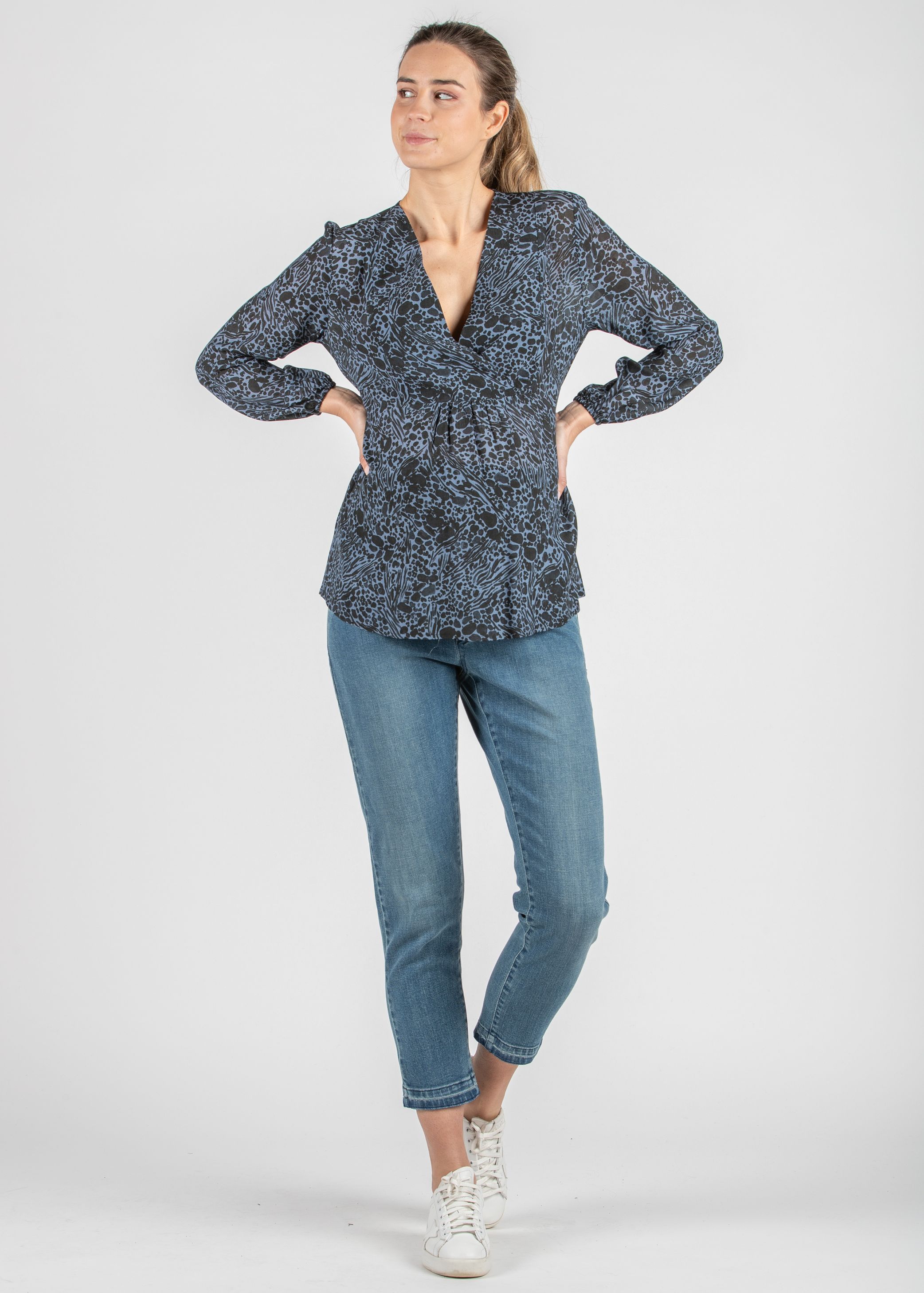 Printed Maternity & Nursing Blouse in Crepe with Crossover Neckline and String (Denim, XS)