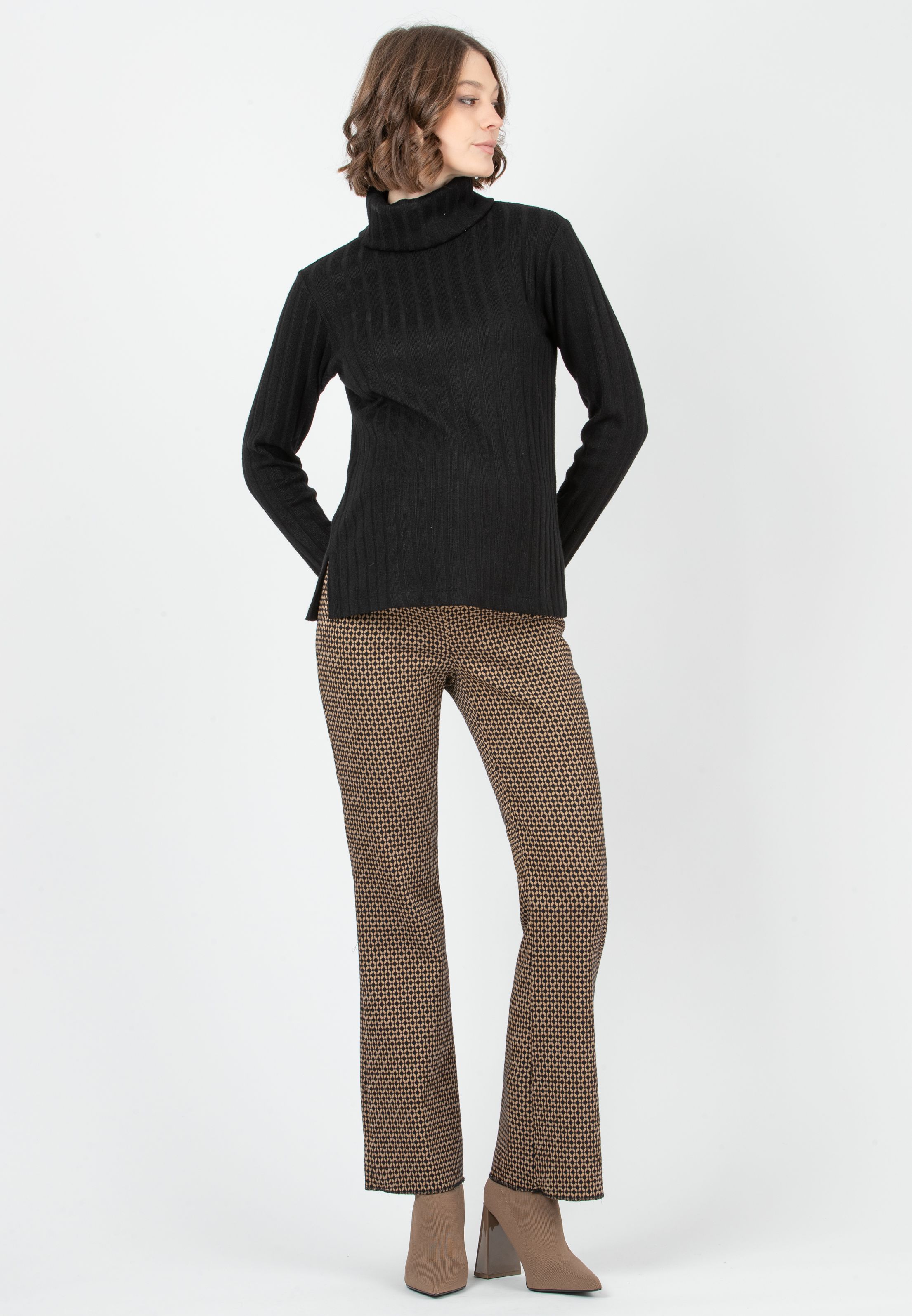 RAMONA - Maternity Flared Trousers in Geometric Jacquard (Camel, XS)