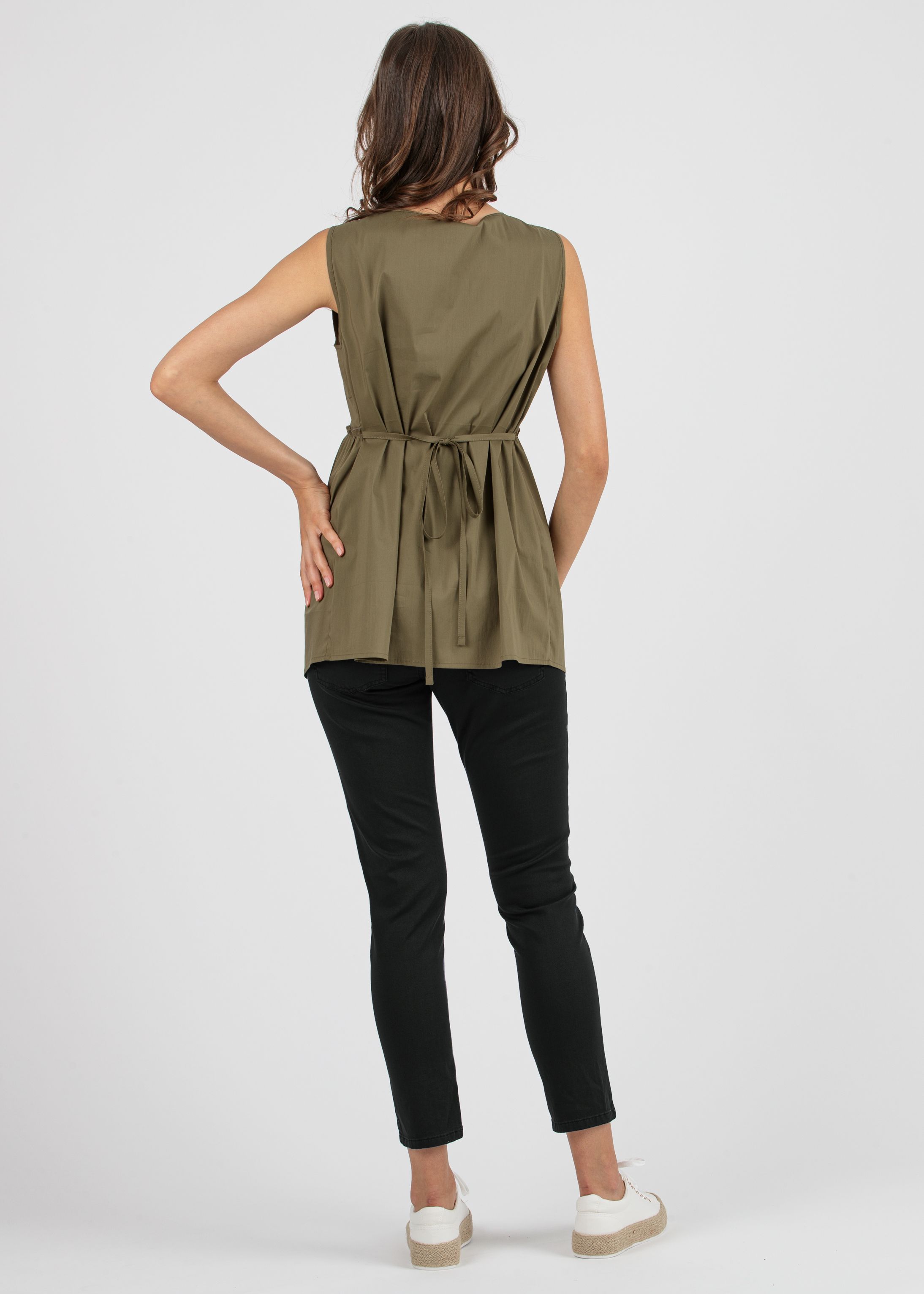 Cropped Mom Fit Slim Maternity Trousers in Gabardine (Black, XS)
