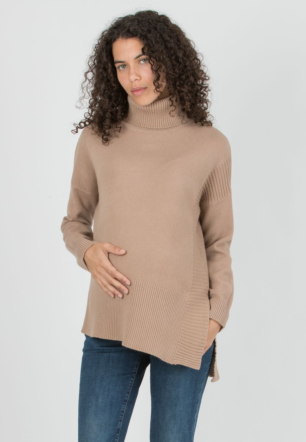 BRANDY - Maternity Wool Blend Sweater with Asymmetric Hem (Cammello)